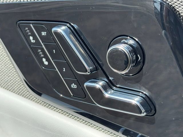 New 2025 Cadillac Optiq Luxury 1 image 16