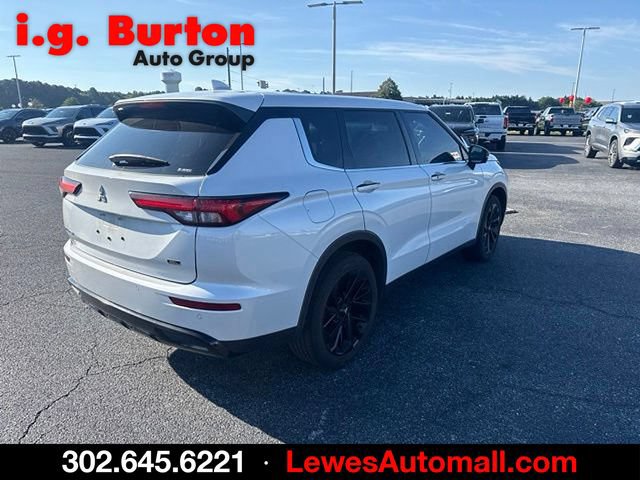 Used 2023 Mitsubishi Outlander SEL AWD/4WD image 3