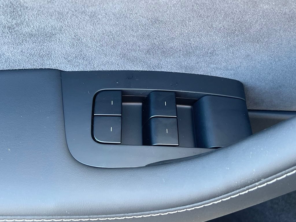 Used 2023 Tesla Model Y Performance AWD/4WD image 12