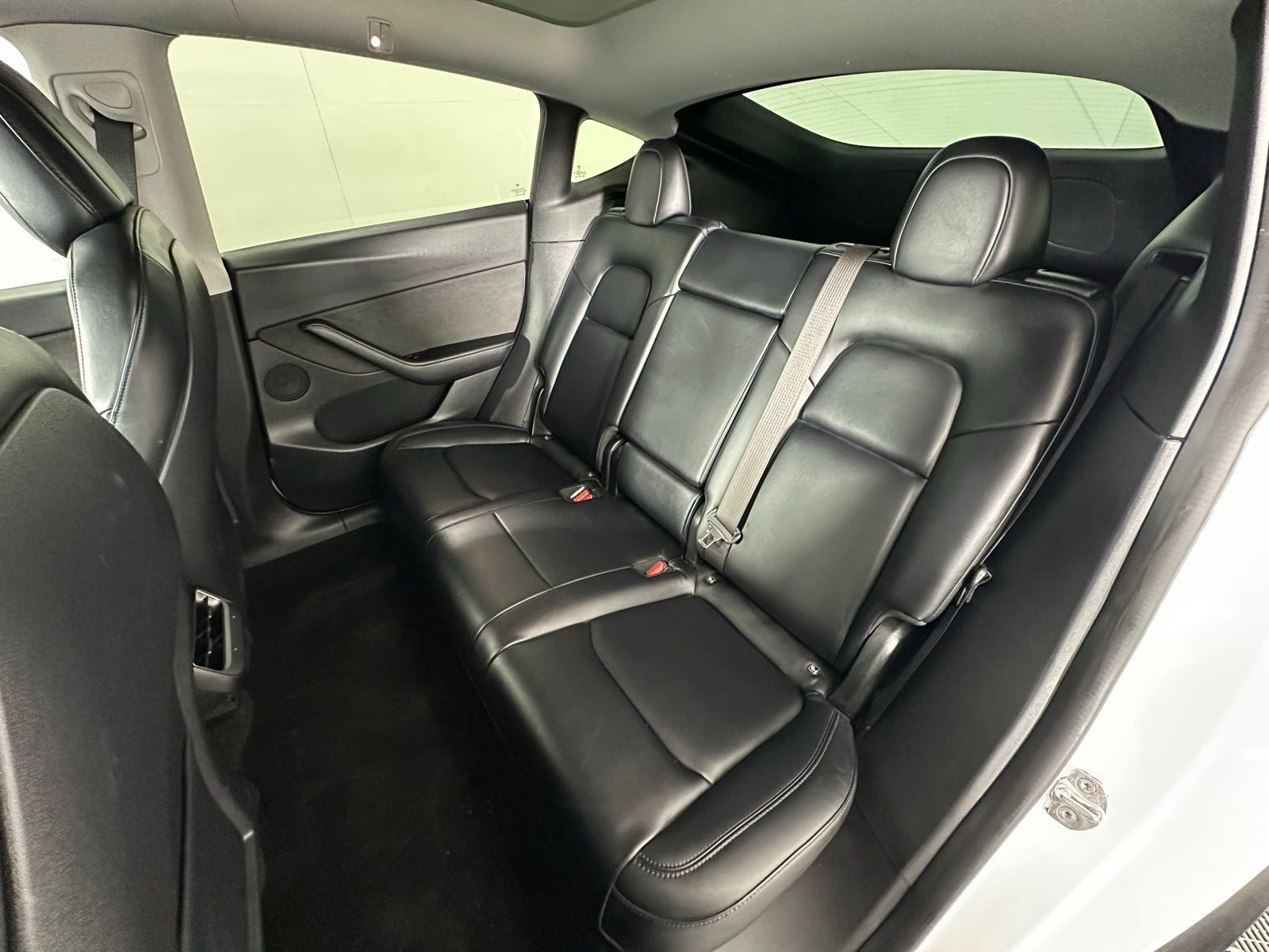 Used 2021 Tesla Model Y Long Range image 31