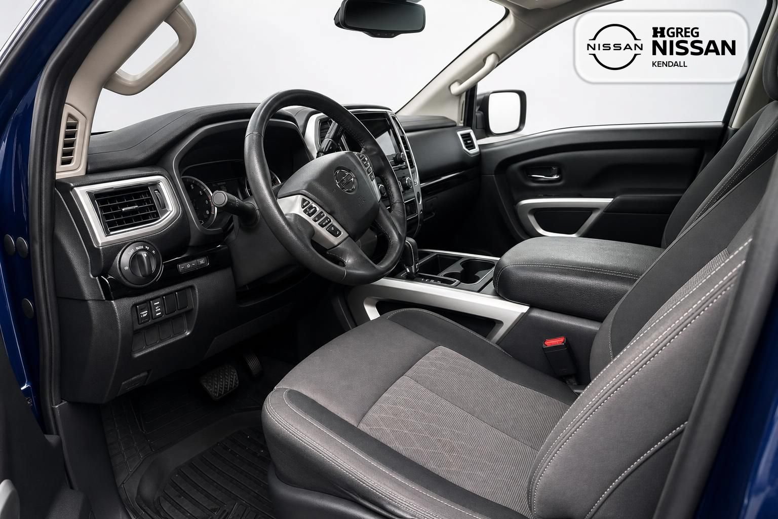 Used 2021 Nissan Titan SV w/ SV Convenience Package RWD image 5
