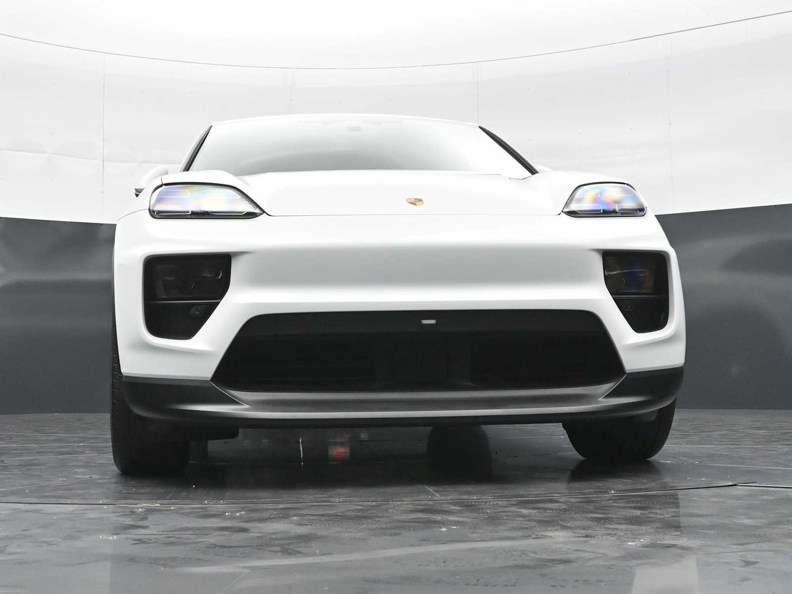Certified 2025 Porsche Macan Electric RWD image 44