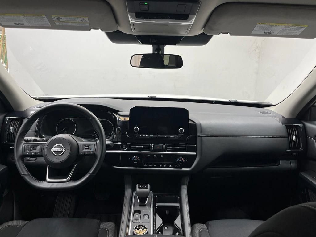 Used 2025 Nissan Pathfinder SV AWD/4WD image 16