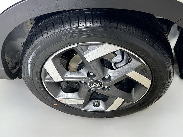 Used 2026 Hyundai Venue SEL FWD image 20