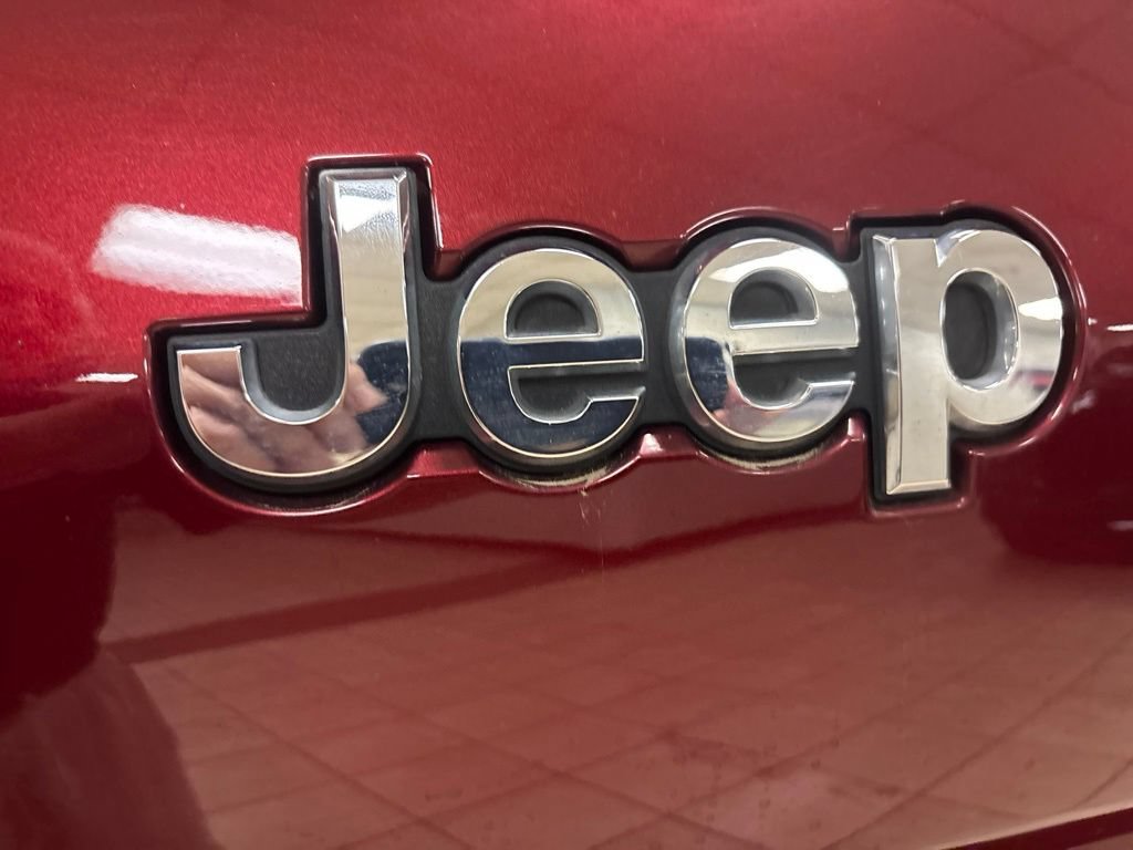 Used 2023 Jeep Grand Cherokee L Limited AWD/4WD image 7
