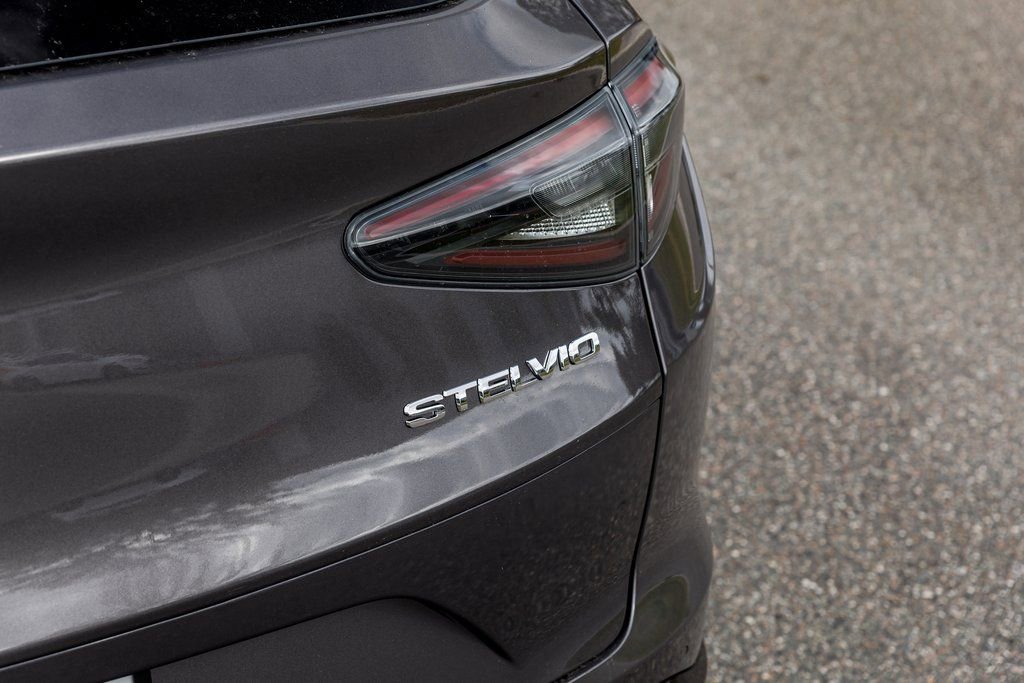 New 2025 Alfa Romeo Stelvio Sprint image 9