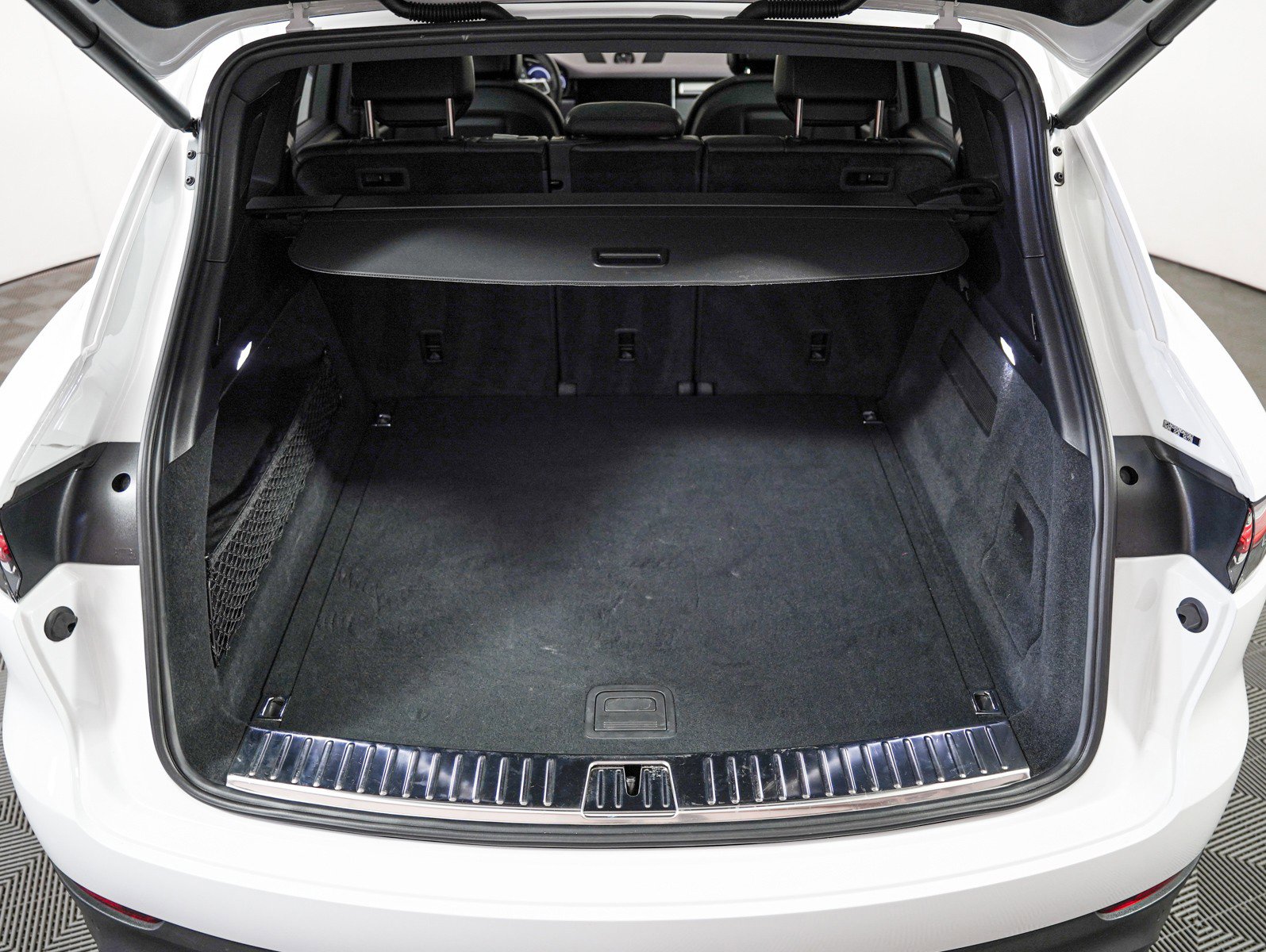 Certified 2022 Porsche Cayenne Platinum Edition w/ Premium Package Plus image 26