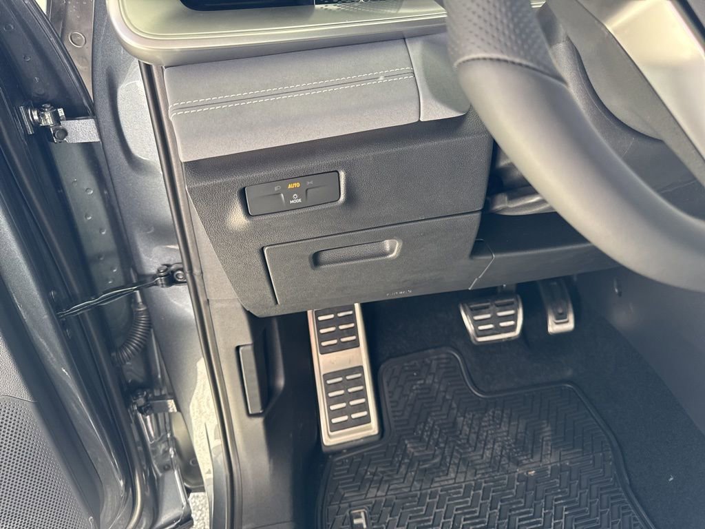 New 2026 Volkswagen Tiguan SE R-Line AWD/4WD image 13