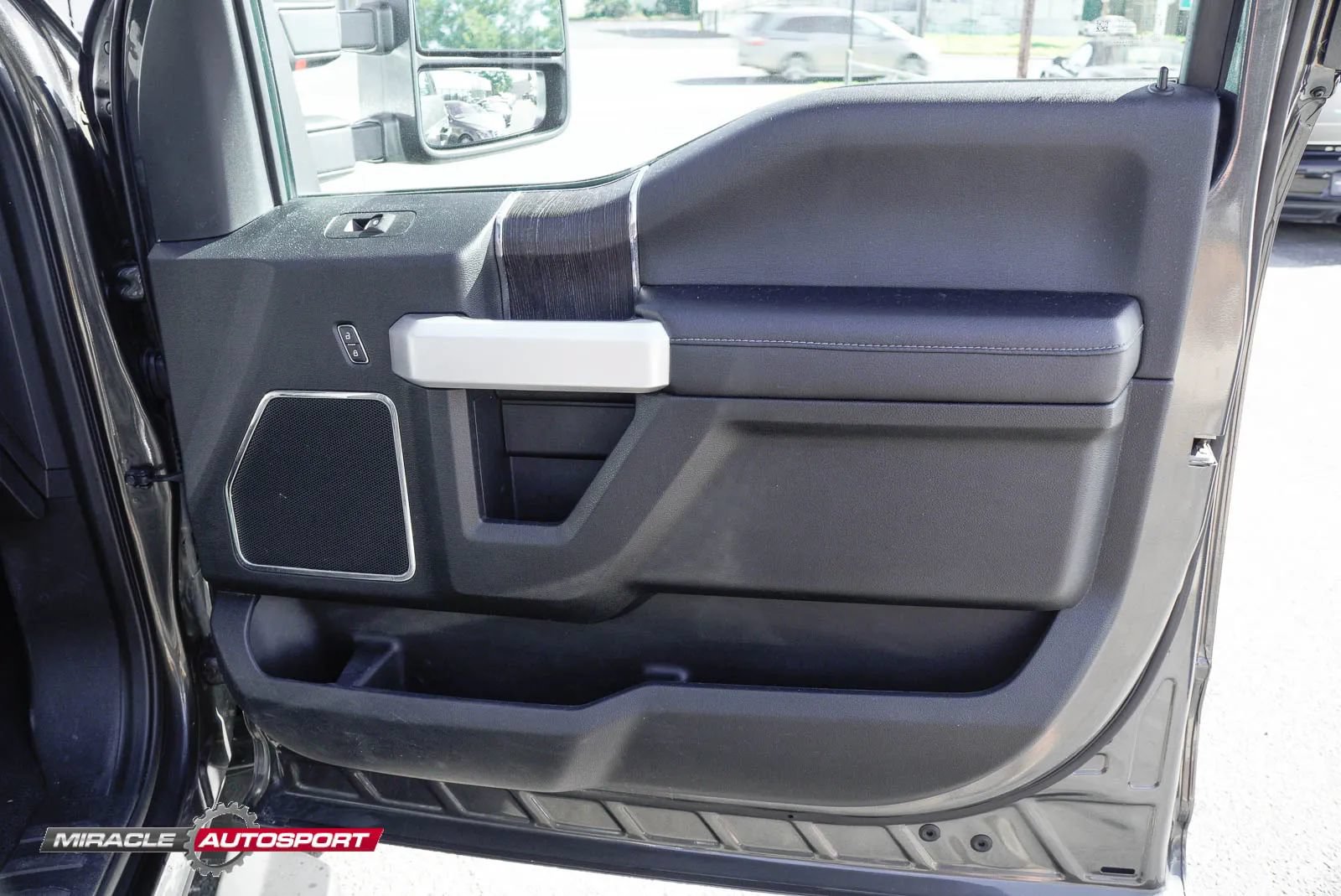 Used 2020 Ford F350 Lariat AWD/4WD image 28