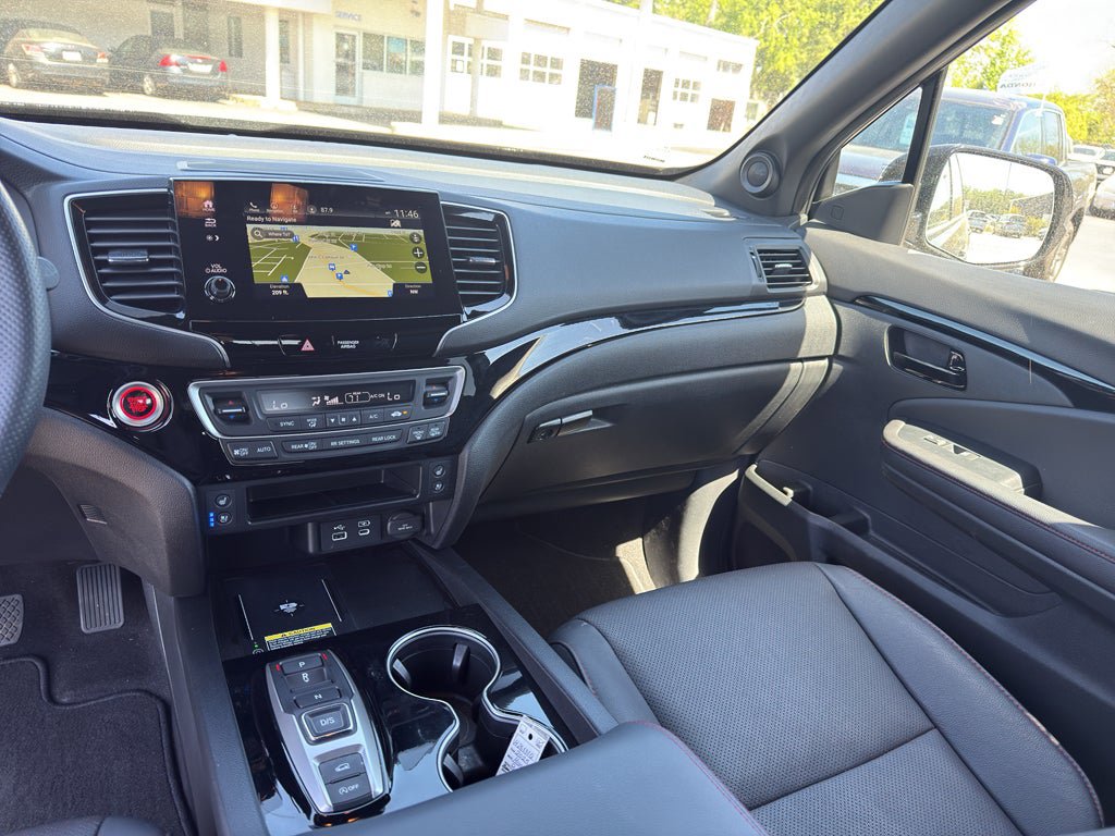 Used 2025 Honda Passport Black Edition image 24
