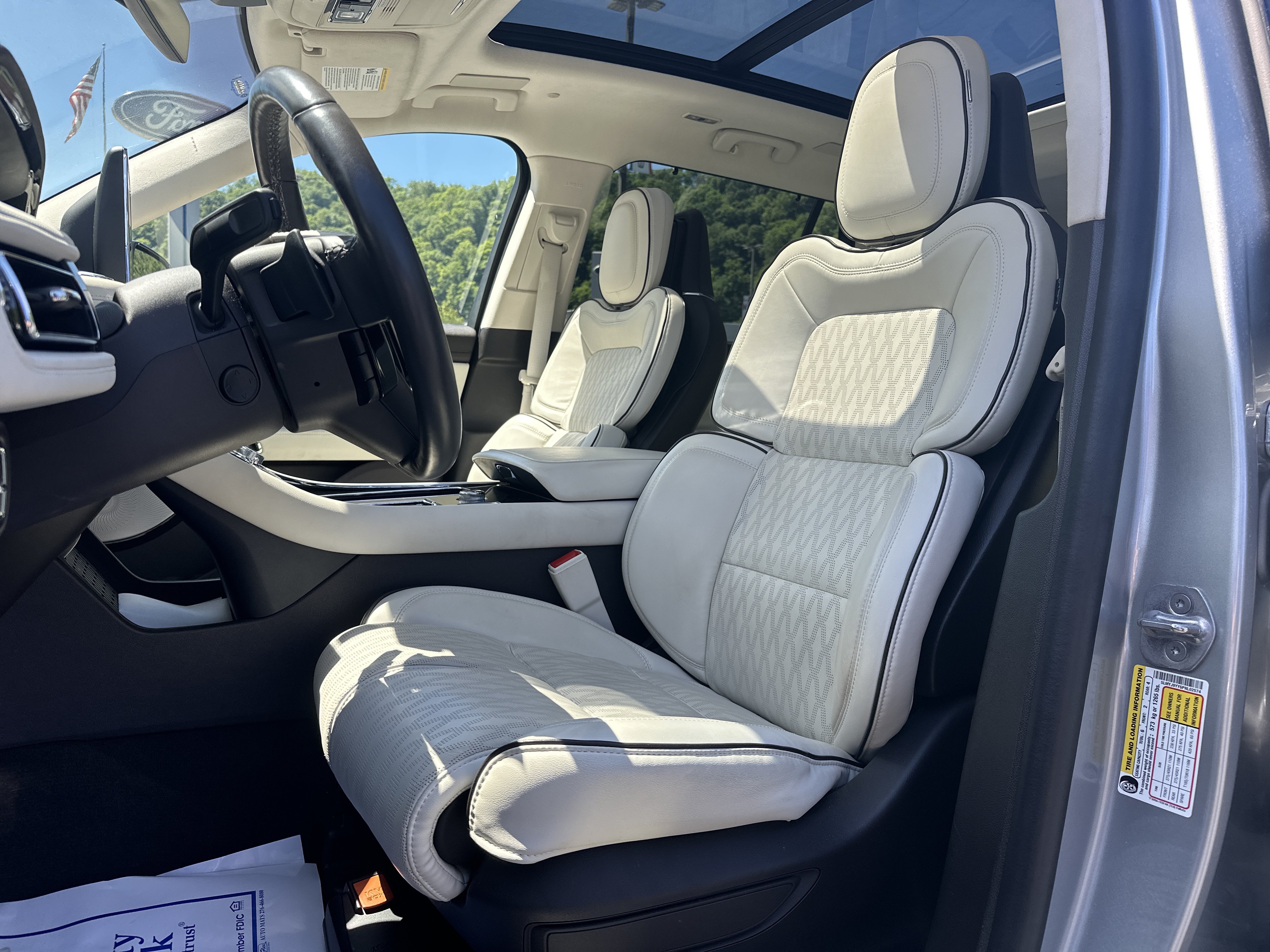 Used 2023 Lincoln Aviator Black Label Grand Touring AWD/4WD image 11