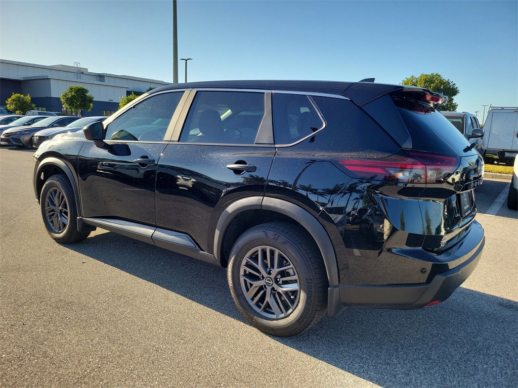 Used 2025 Nissan Rogue S image 5