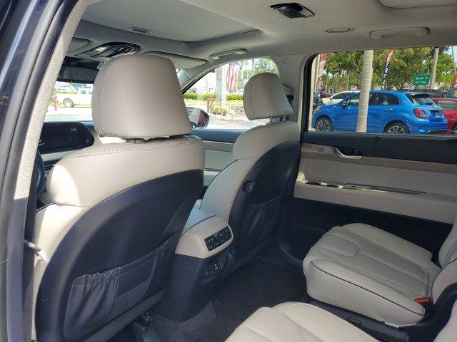 Used 2022 Hyundai Palisade Limited FWD image 18