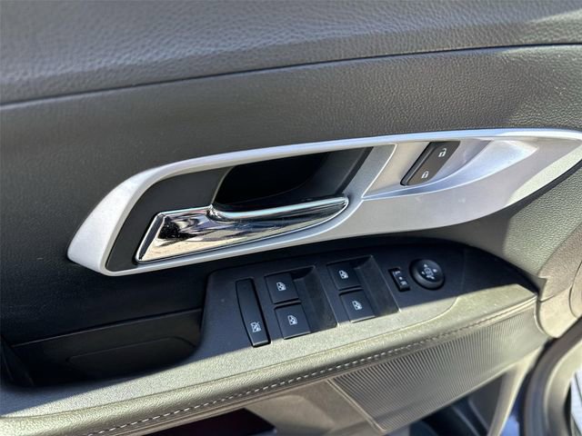 Used 2017 Chevrolet Equinox LT w/ Convenience Package image 21