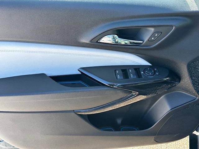 Used 2025 Chevrolet Trax LT w/ Sunroof Package image 16