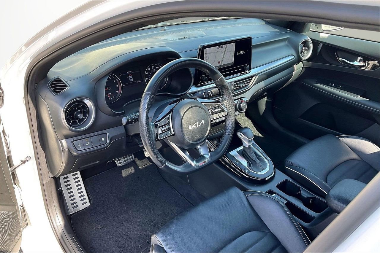 Used 2023 Kia Forte GT-Line w/ GT-Line Premium Package image 21