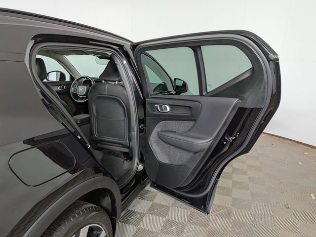 Used 2025 Volvo XC40 B5 Plus image 34