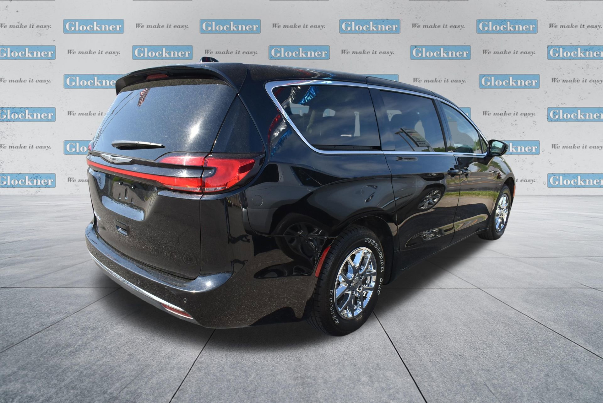 Used 2024 Chrysler Pacifica Touring-L FWD image 6