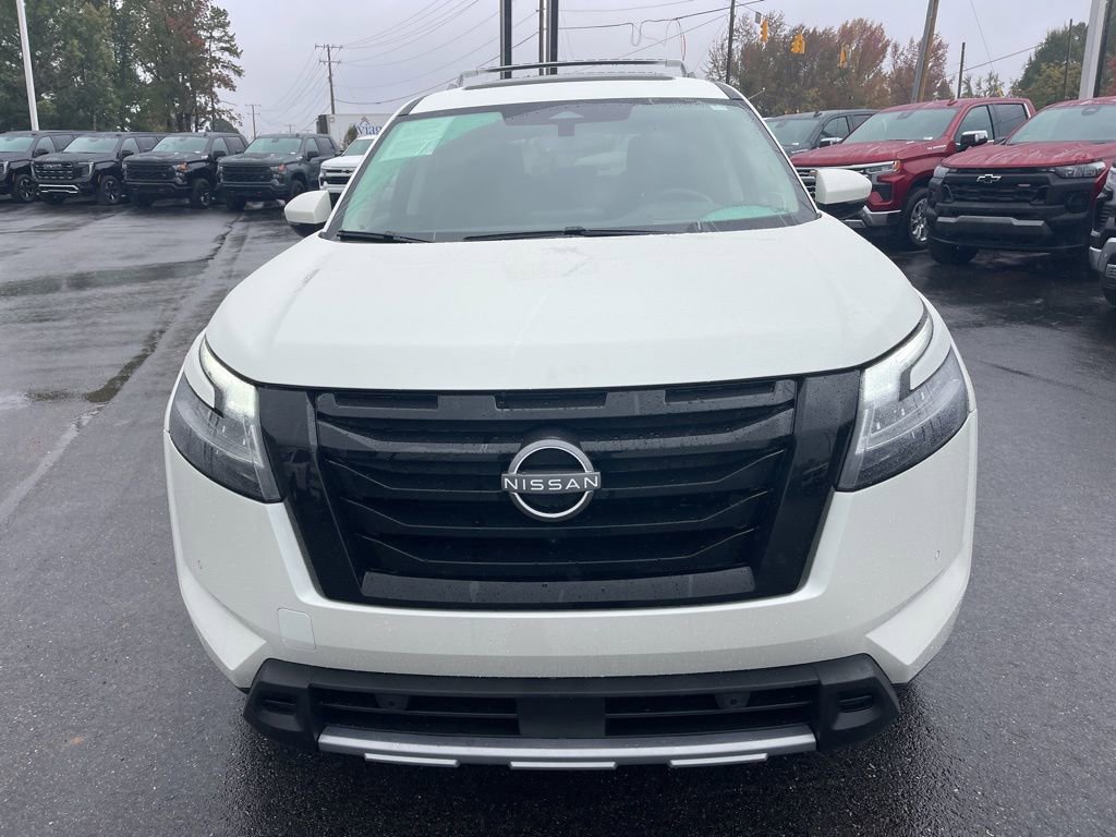 Used 2024 Nissan Pathfinder Platinum w/ Black Appearance Package image 8