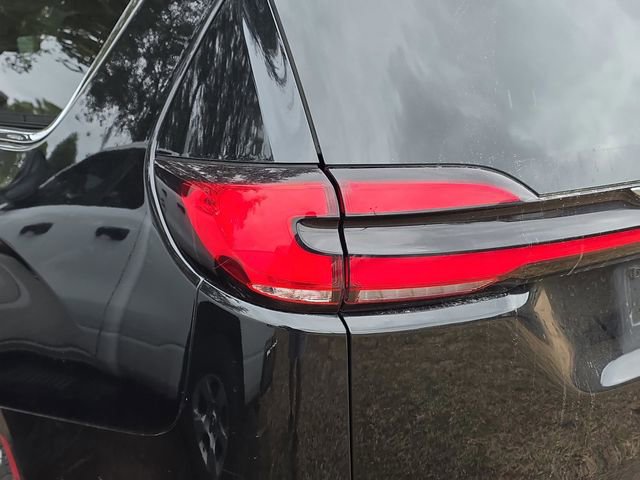 Certified 2024 Chrysler Pacifica Touring-L image 10