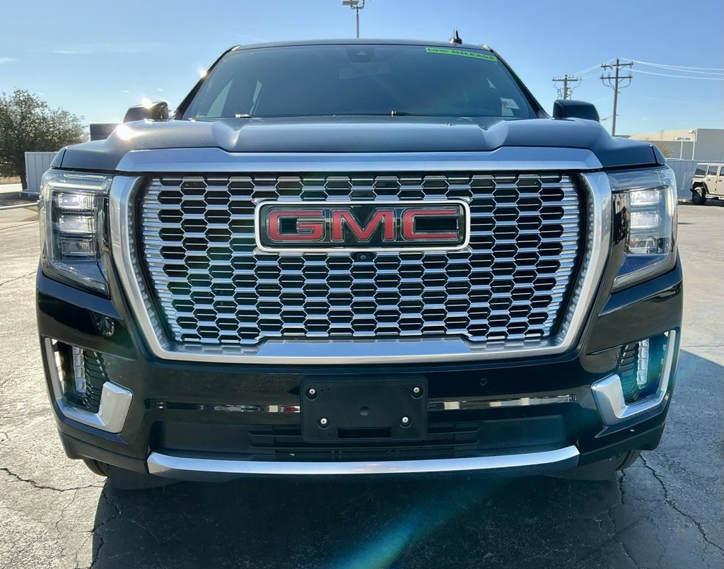 Used 2021 GMC Yukon XL Denali image 9