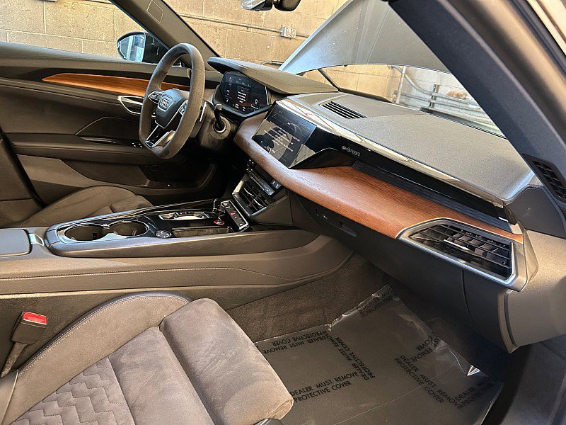 Used 2022 Audi e-tron GT Premium Plus image 29