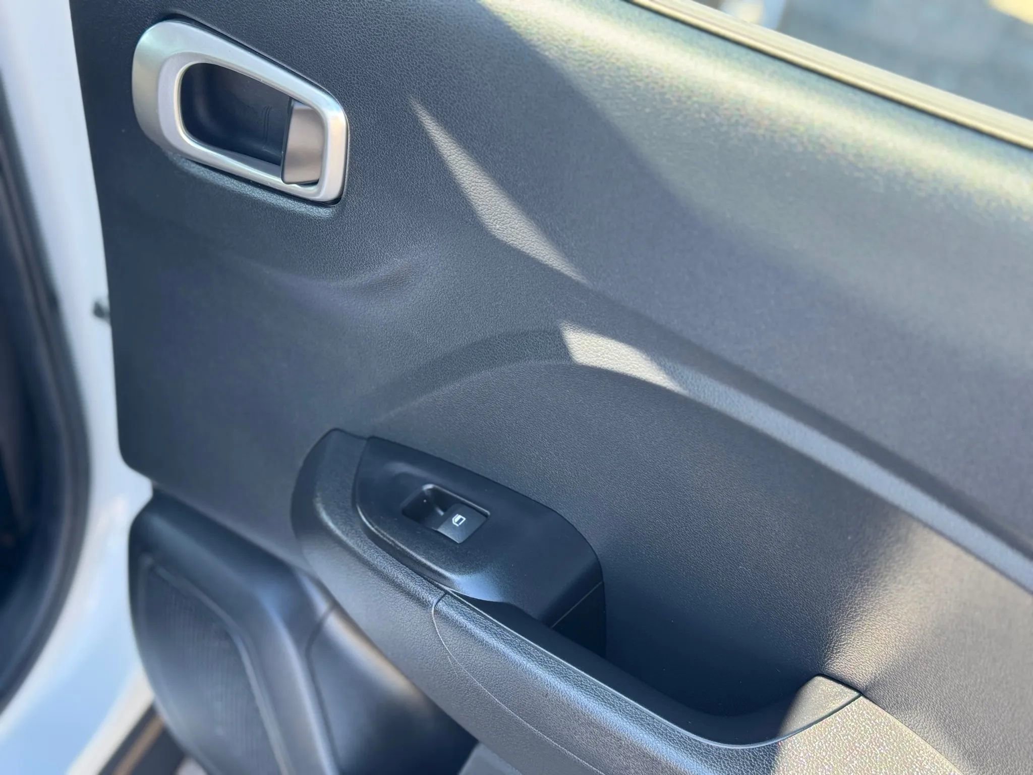 Used 2023 Hyundai Venue SE image 27