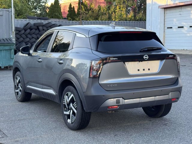 Used 2025 Nissan Kicks SV FWD image 8