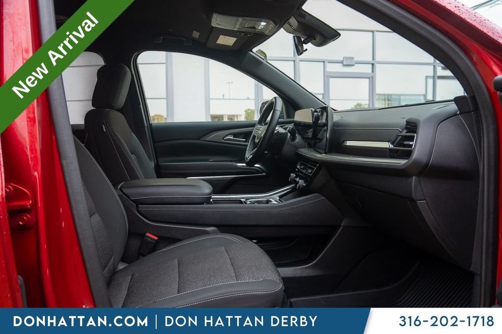 Used 2025 Chevrolet Traverse LT w/ LPO, Floor Liner Package FWD image 26