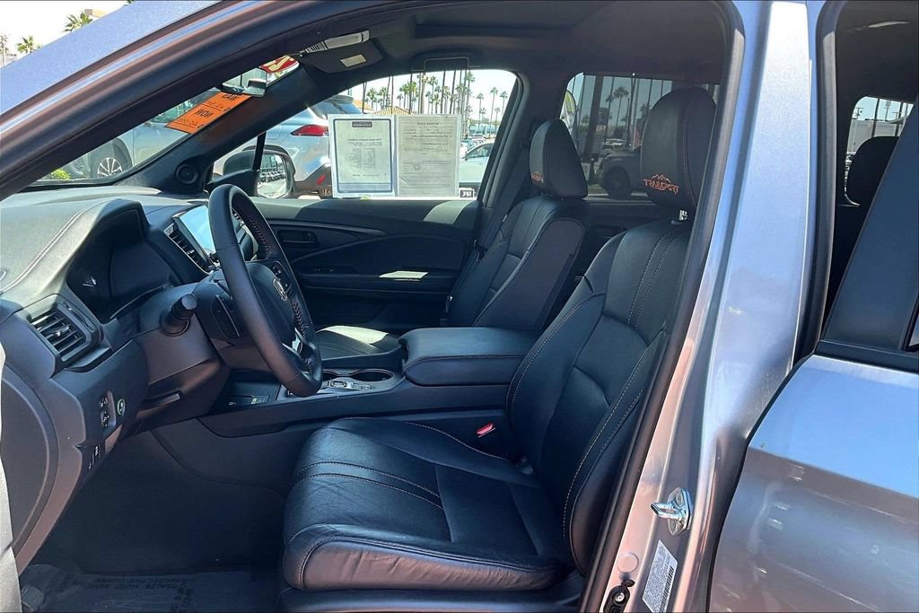 Used 2025 Honda Passport TrailSport image 14