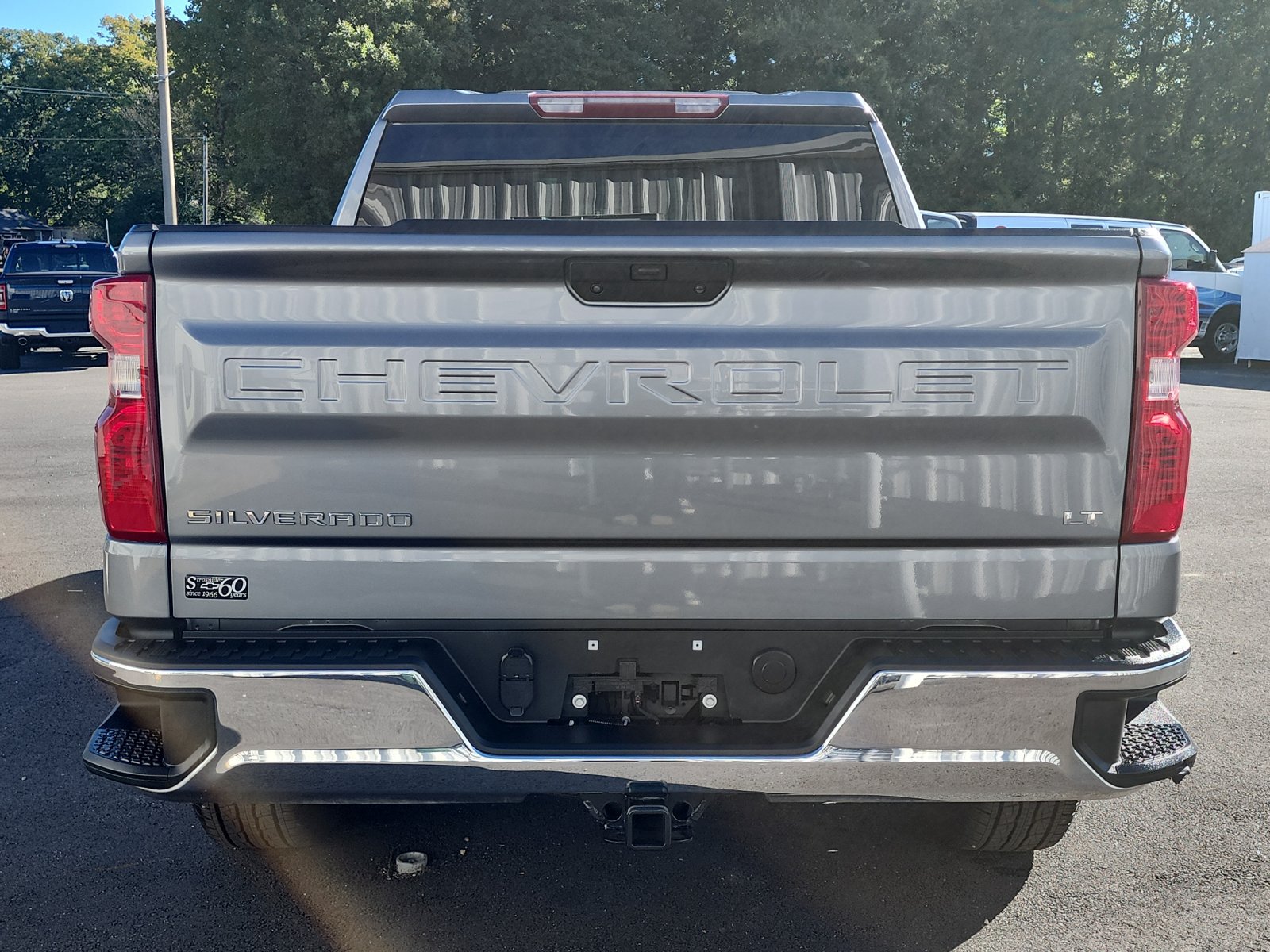 Used 2022 Chevrolet Silverado 1500 LT AWD/4WD image 4