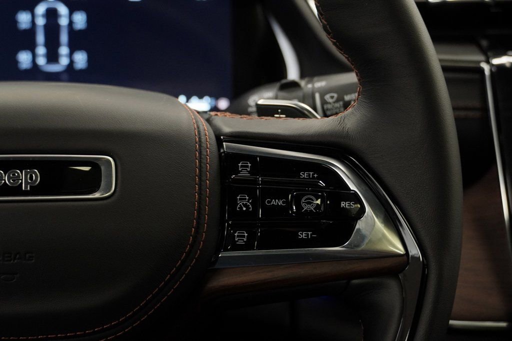 New 2025 Jeep Grand Cherokee L Summit w/ Obsidian Package image 30