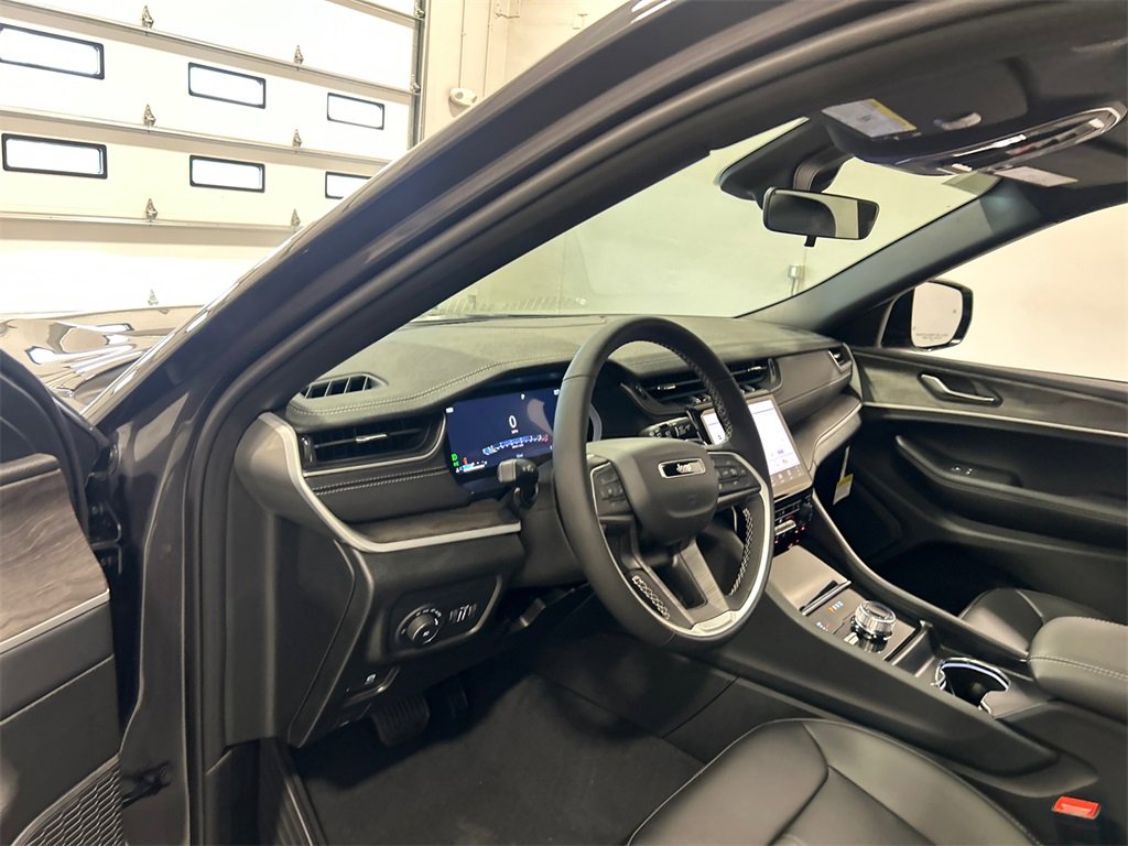 New 2025 Jeep Grand Cherokee Limited image 17