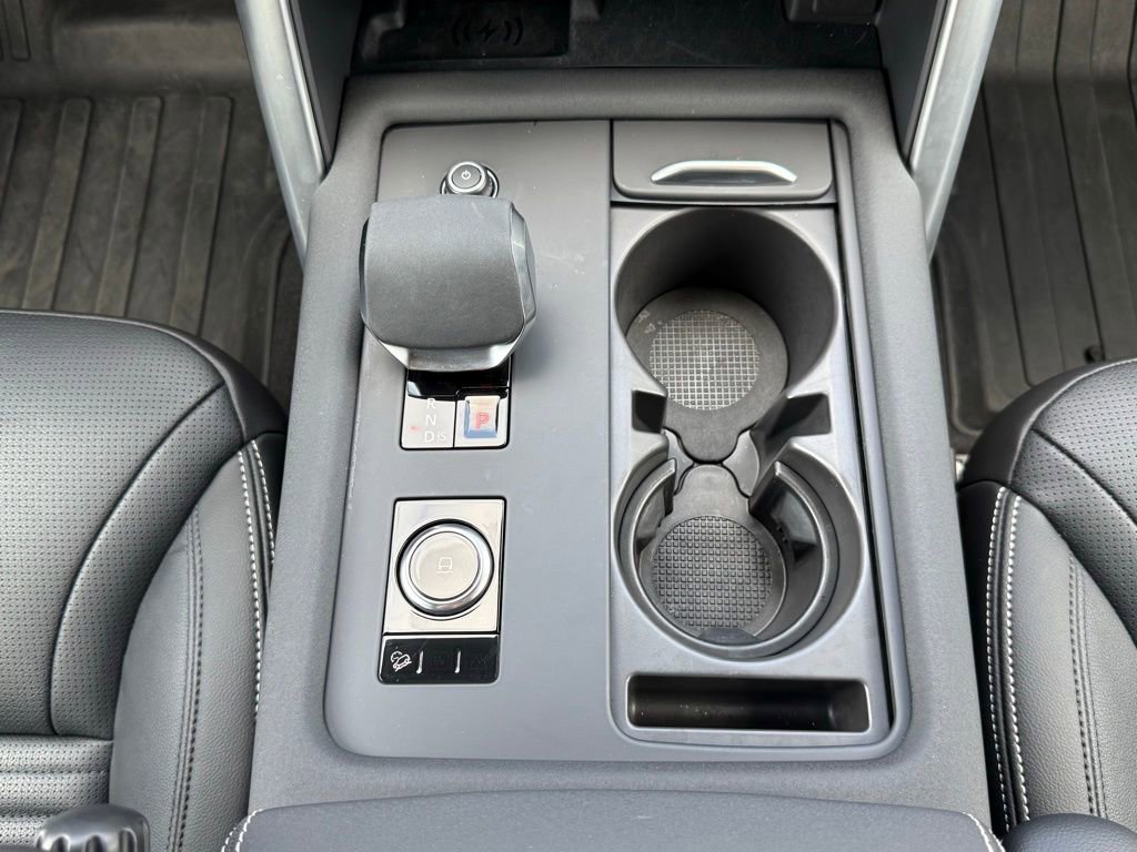 Certified 2025 Land Rover Discovery Dynamic SE image 22