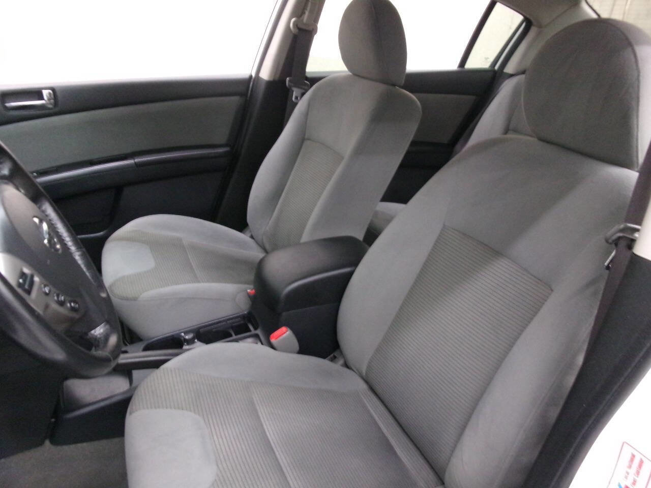 Used 2011 Nissan Sentra 2.0 SR w/ Convenience Pkg image 16