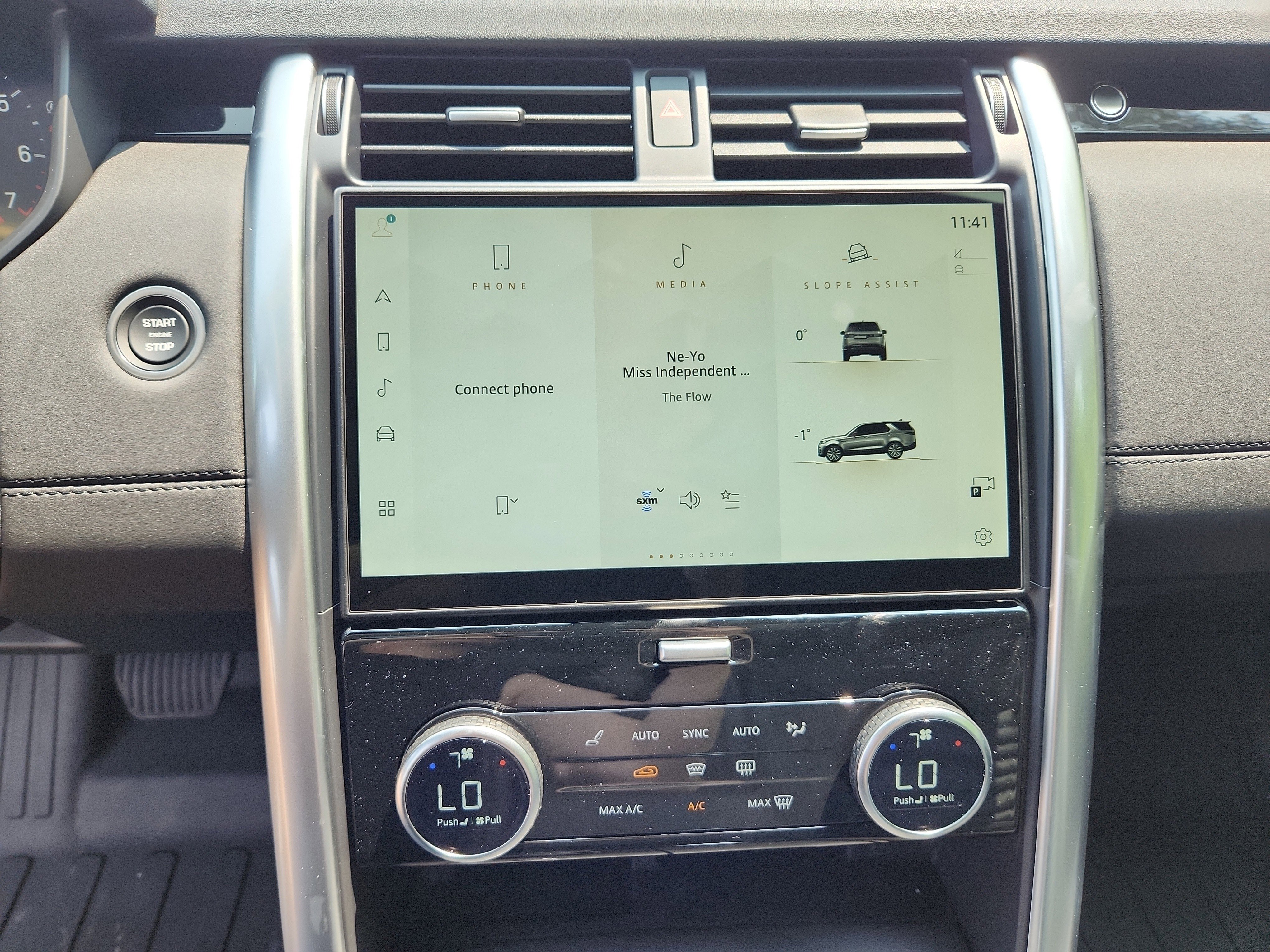 New 2025 Land Rover Discovery S image 17