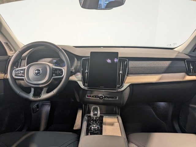 Used 2025 Volvo XC90 B6 Plus image 15