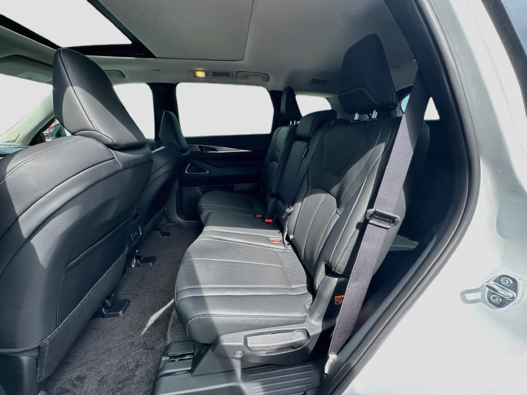 Used 2027 INFINITI QX60 Luxe w/ Cargo Package FWD image 27
