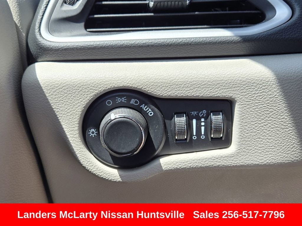 Used 2023 Chrysler Voyager LX FWD image 29