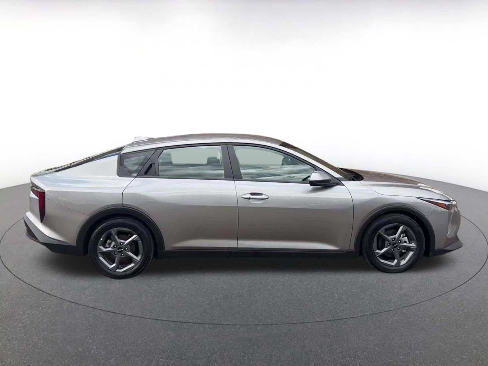 Used 2025 Kia K4 LXS image 16