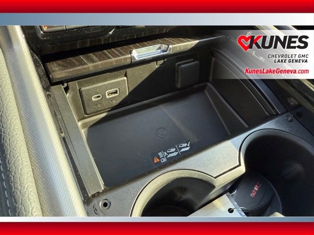 Used 2022 GMC Yukon Denali w/ Denali Premium Package image 34