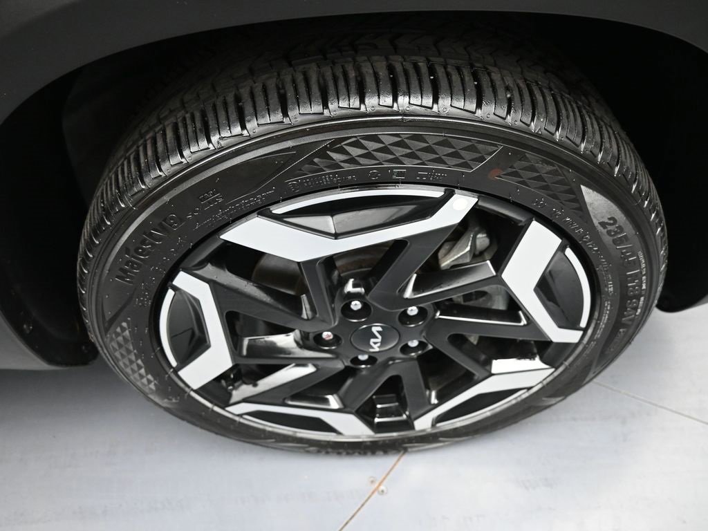 Certified 2025 Kia Seltos SX w/ SX Sunroof Package image 13