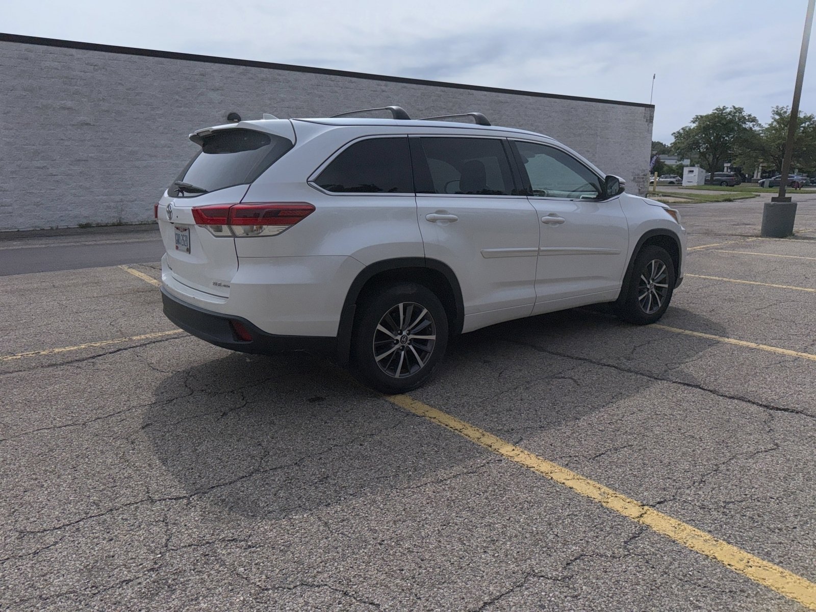Used 2018 Toyota Highlander XLE AWD/4WD image 15