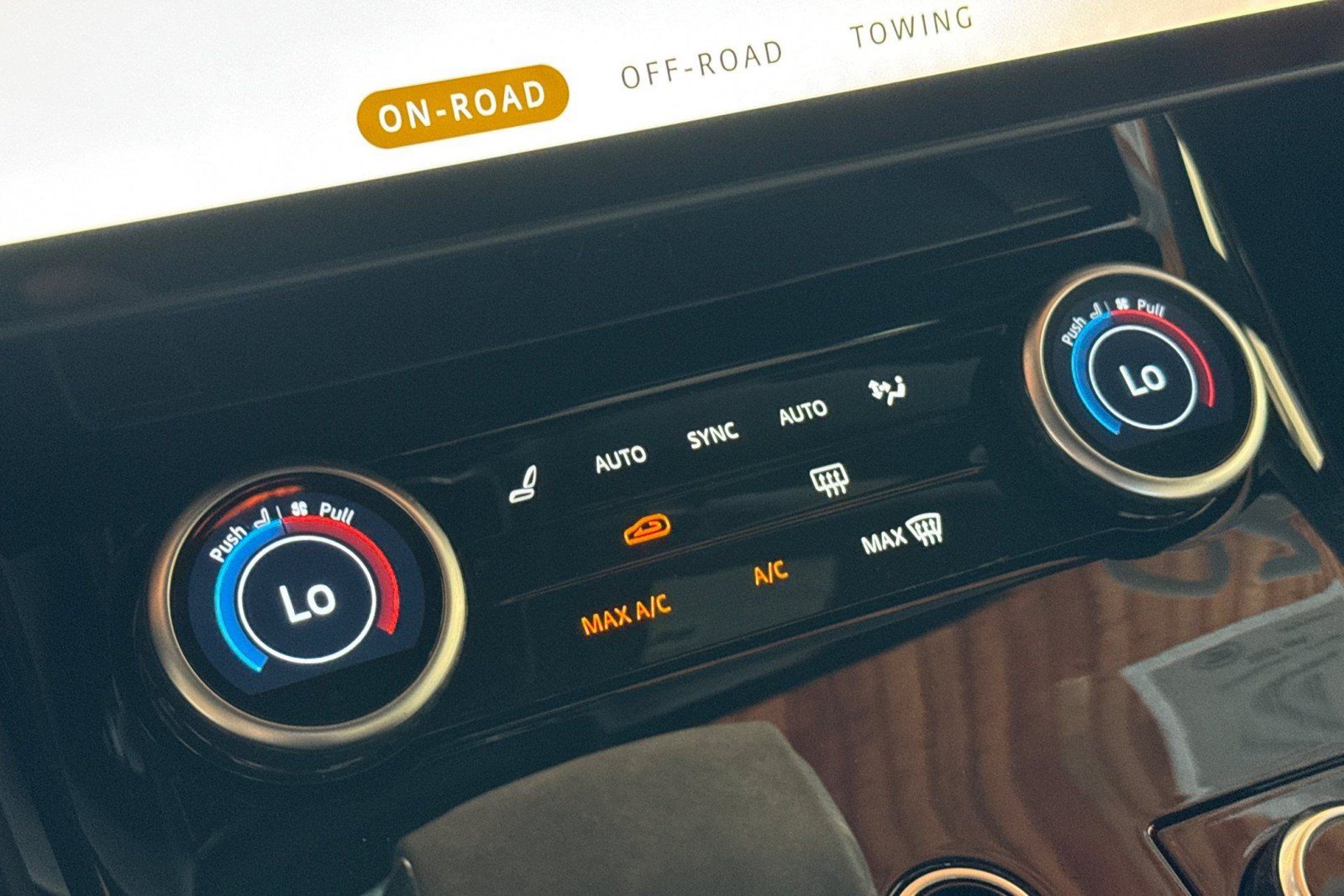 Used 2023 Land Rover Range Rover Sport SE AWD/4WD image 19