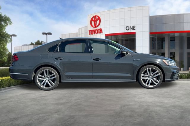 Used 2018 Volkswagen Passat 2.0T R-Line FWD image 3