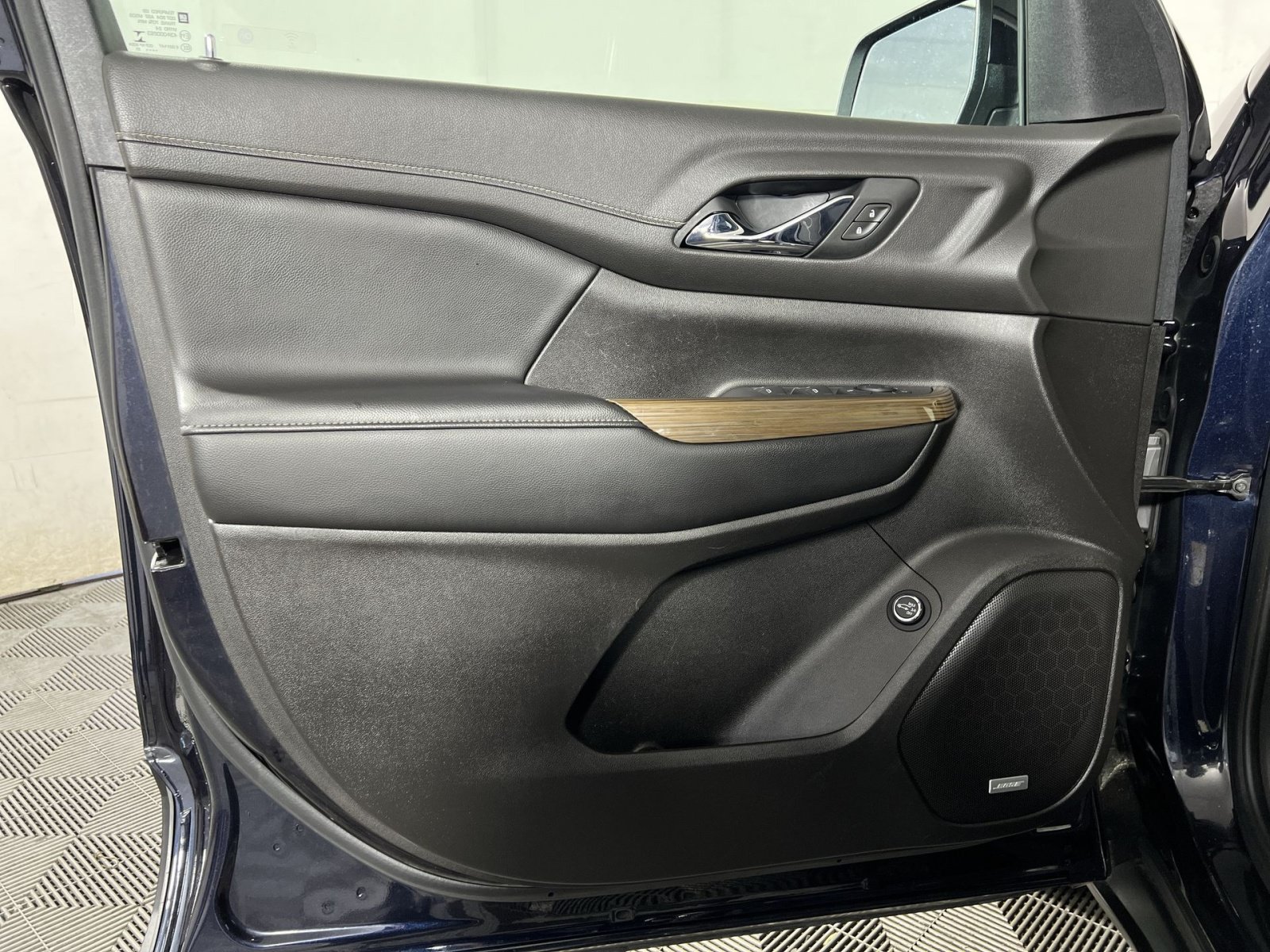 Used 2021 GMC Acadia SLE w/ Driver Convenience Package AWD/4WD image 14