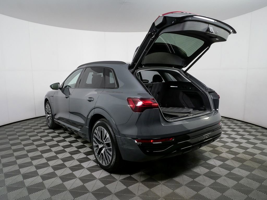 Used 2024 Audi Q8 e-tron Prestige w/ Prestige Package image 34