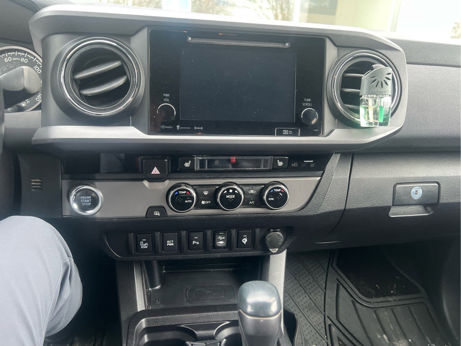 Used 2016 Toyota Tacoma TRD Sport image 7