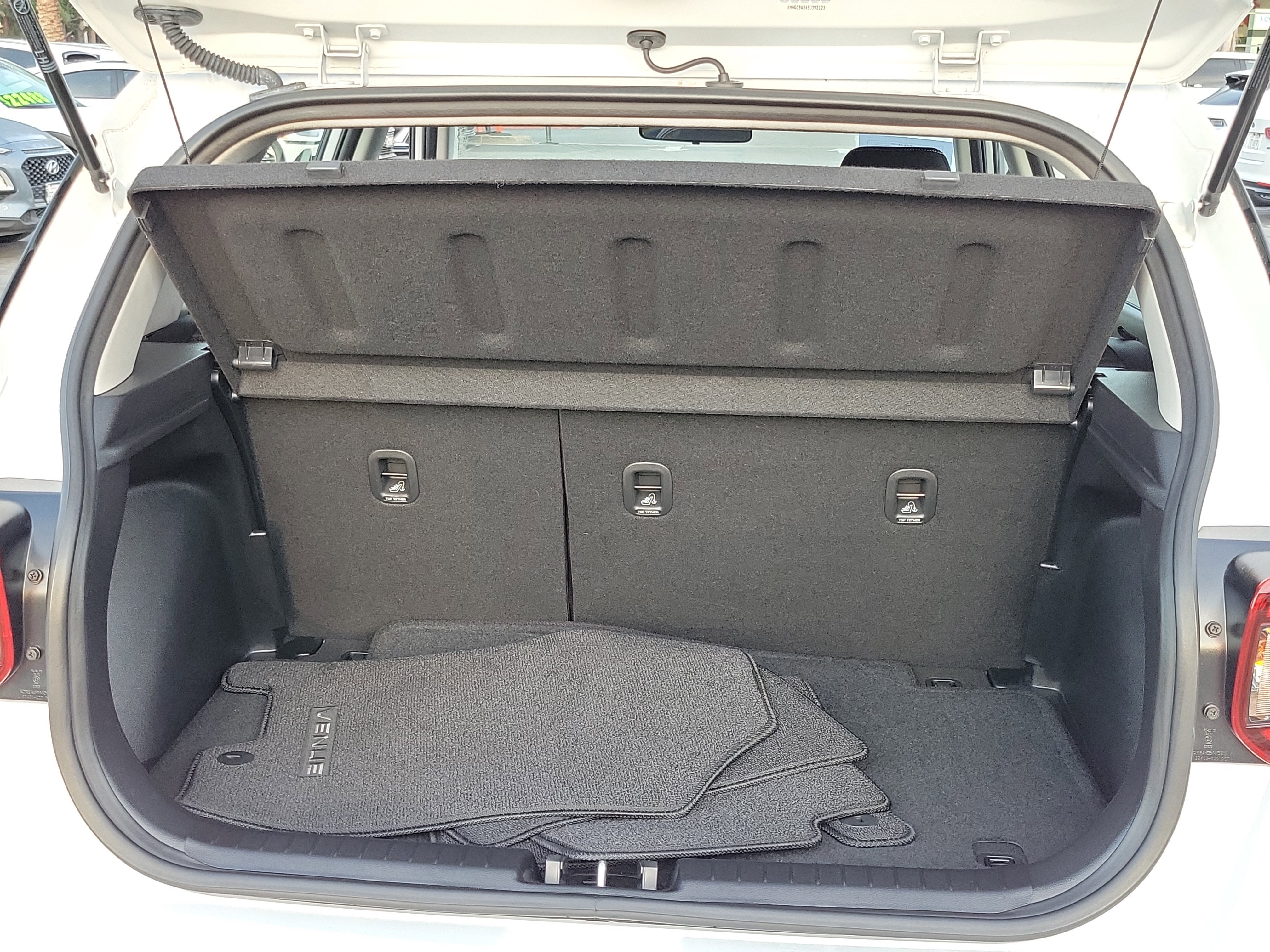 Certified 2025 Hyundai Venue SEL image 19