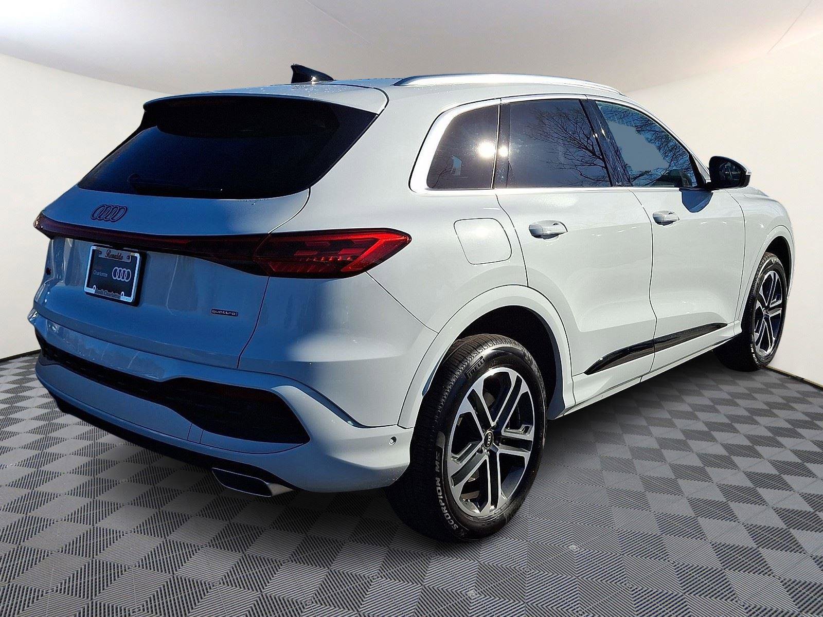 Used 2025 Audi Q5 Premium Plus w/ Premium Plus image 6